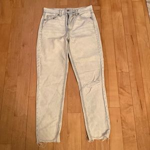 American Eagle light wash mom jean